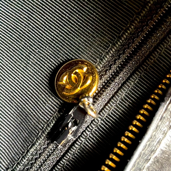 ‼️SOLD‼️💯Authentic CHANEL timeless CC patent leather tote - Picture 6 of 13